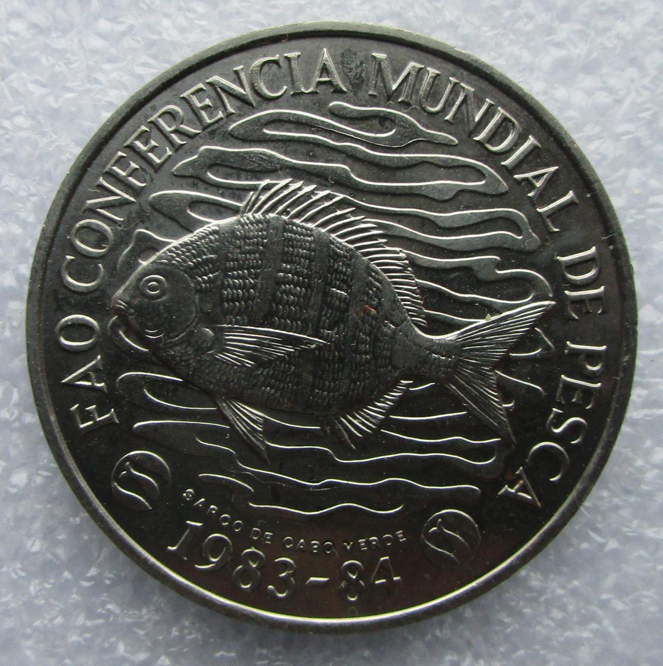 Кабо-Верде, 50 эскудо - 1984. Рыбы. UNC. Штемпельный блеск. 1