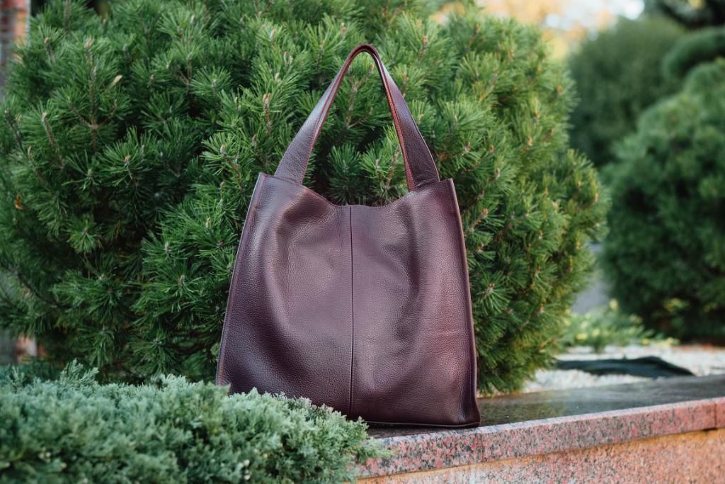 Женская кожаная сумка-шопер 12 виноградный флотар.
