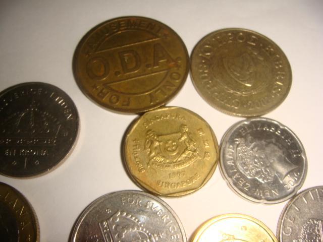 Монеты 16 шт италия Швеция Новая Зеландия и др. винтаж 90х годов 2