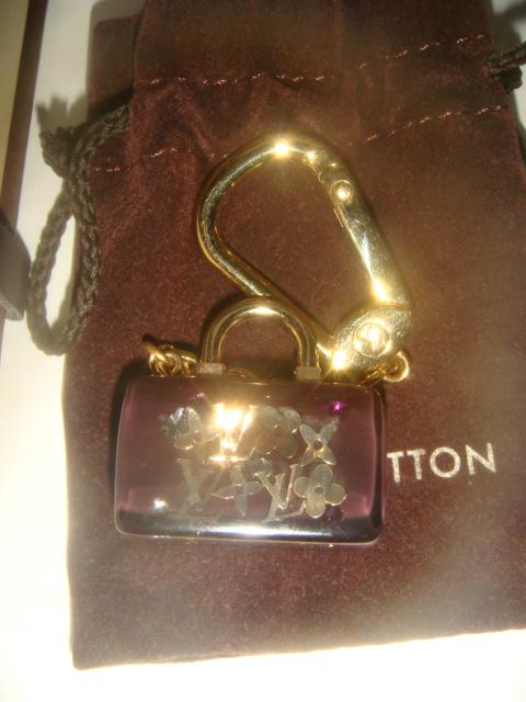 Брелок Louis Vuitton амаранте 2007 год новый 1