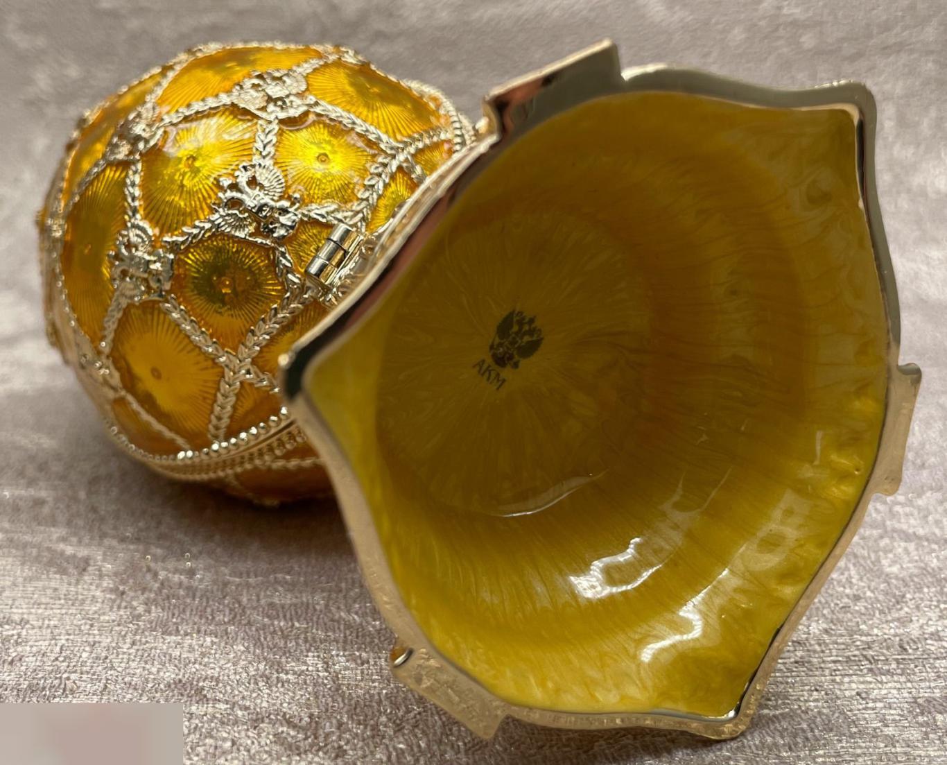 Яйцо Императорское в стиле Фаберже с корзиной цветов, золотое 6