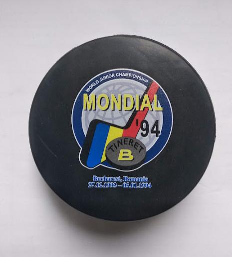 Хоккей - официальная сувенирная шайба чемпионат Мира 1994 U20 див.B - Румыния.