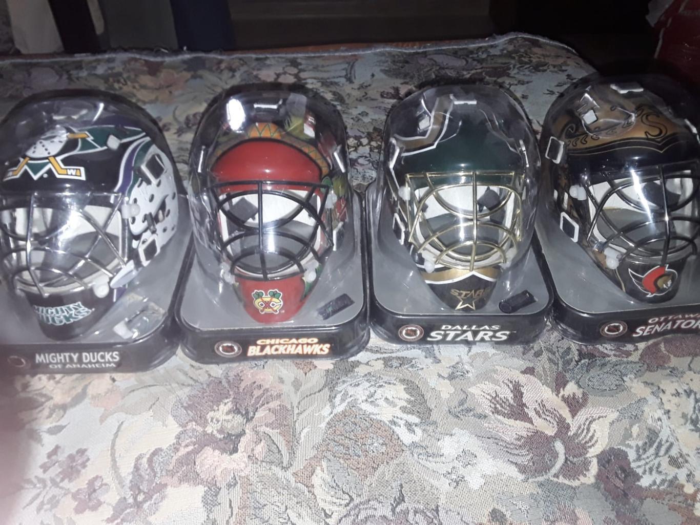 Сувенирные мини шлемы НХЛ (NHL) 3