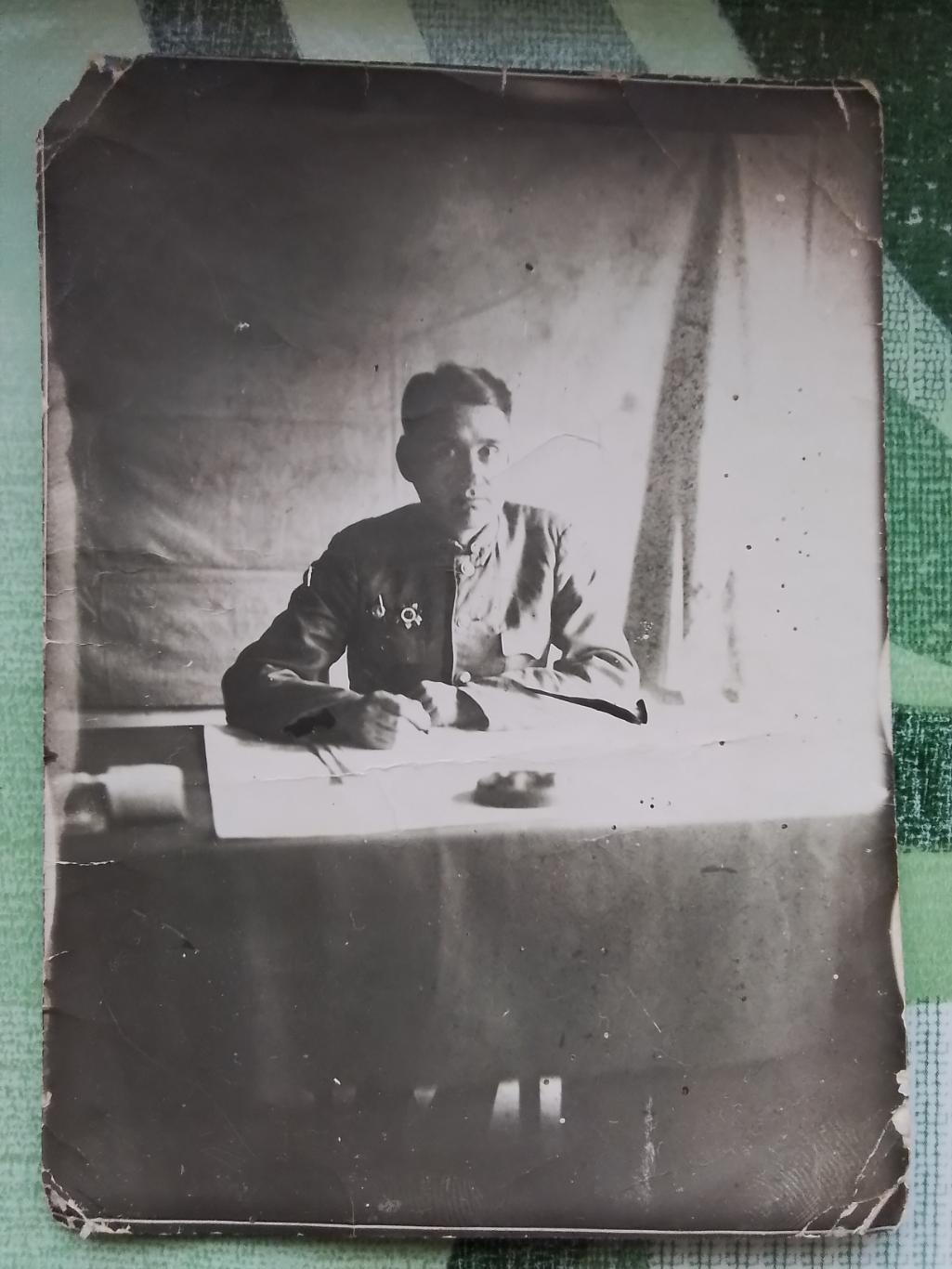 Военное фото Военачальник в блиндаже курит Орден Отечеств Кр Звезда Прим 1943