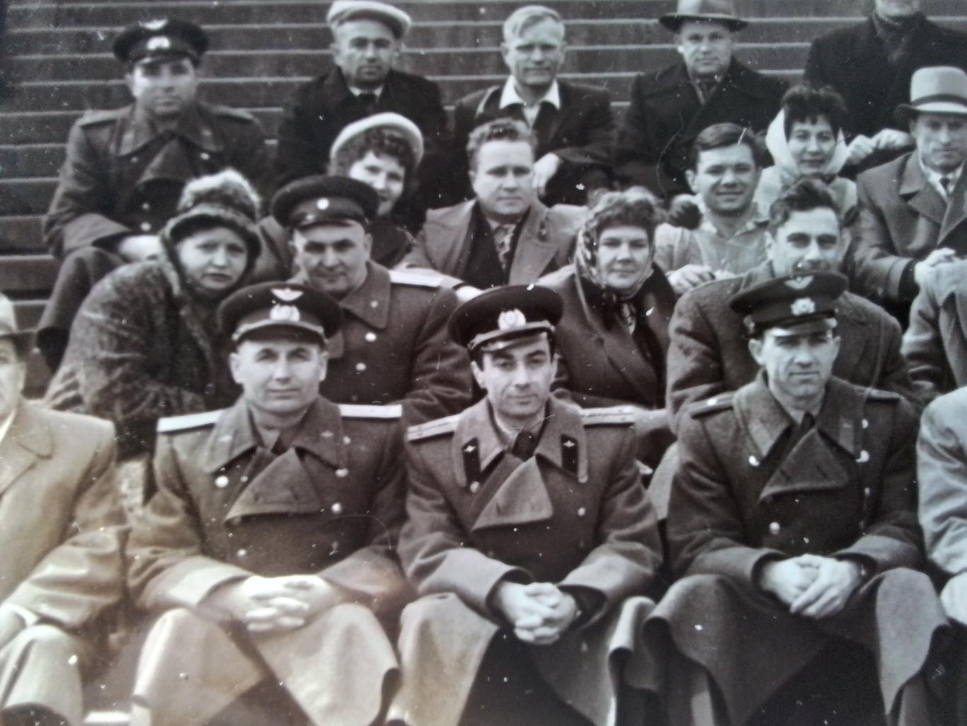 Фото Одесса Потемкинская лестница Офицеры и жены 3 лётчика танкист морской 1960 2