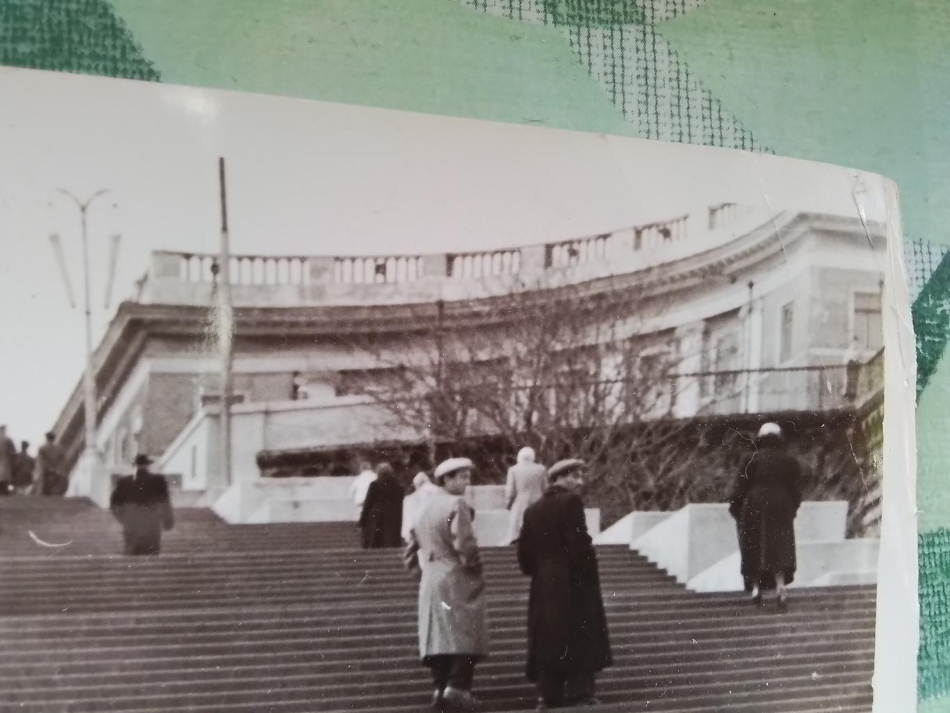 Фото Одесса Потемкинская лестница Офицеры и жены 3 лётчика танкист морской 1960 6