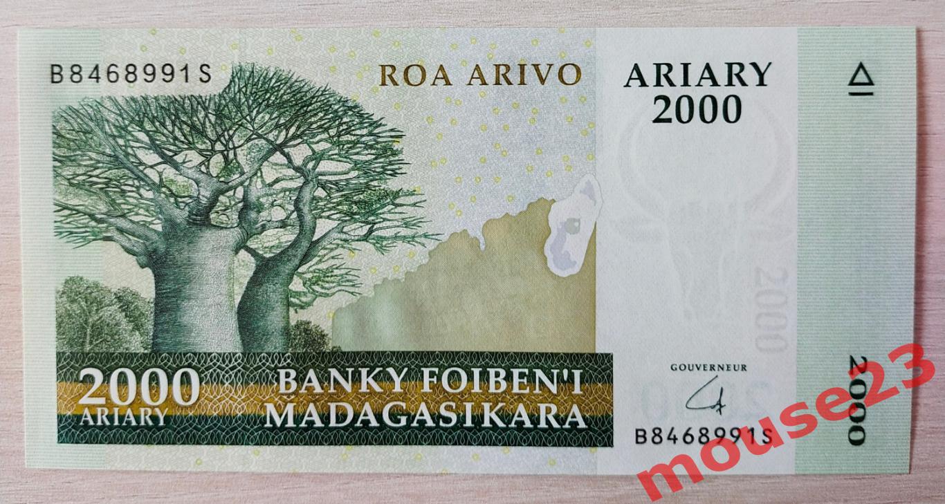 Мадагаскар Банкнота 2000 ариари 2009 год UNC ( 4 )