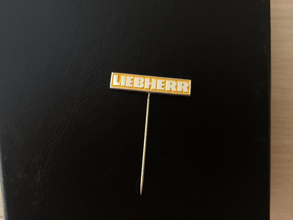 Значок Liebherr официальный