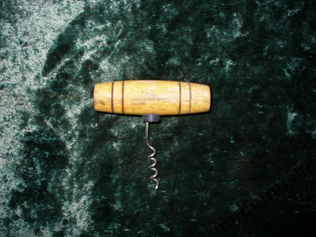 Штопор старый из СССР (деревянная рукоятка) Винтаж