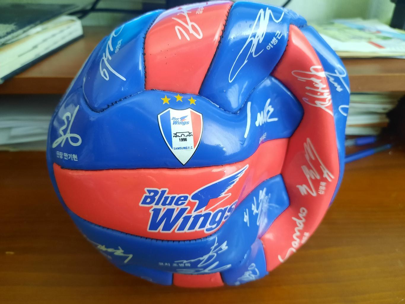 Сувенирный футбольный мяч Сувон Самсунг Блю Вингс Корея автограф Денис Лактионов 1