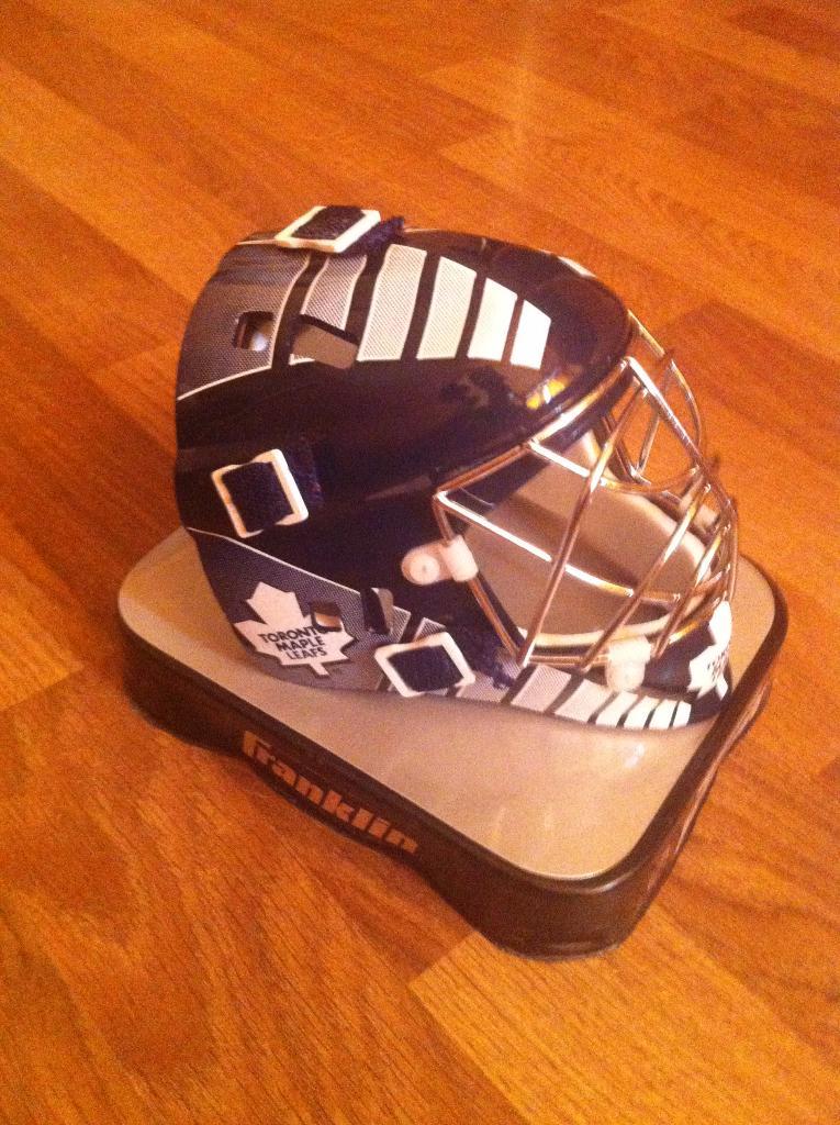 Хоккейный вратарский шлем ''Торонто Мэйпл Ливс (TORONTO MAPLE LEAFS) Канада, НХЛ 2