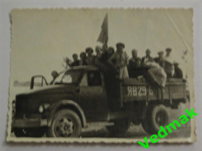 Газ - 51 колхоз знамя соцреализм СССР сельхозработы передовики счастливые лица 1