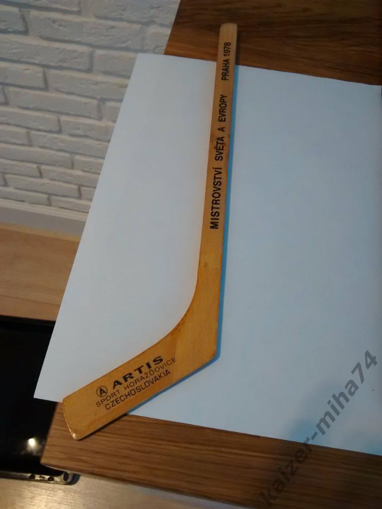 клюшка сувенир чемп.мира хоккей.1978г.с автографами.