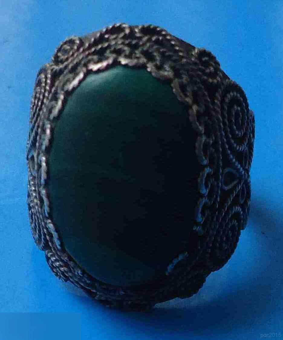 Кольцо с большим зеленым камнем серебро? 1