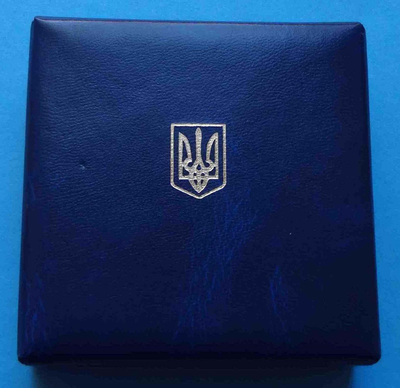 Коробка для знака, медали с гербом Украина