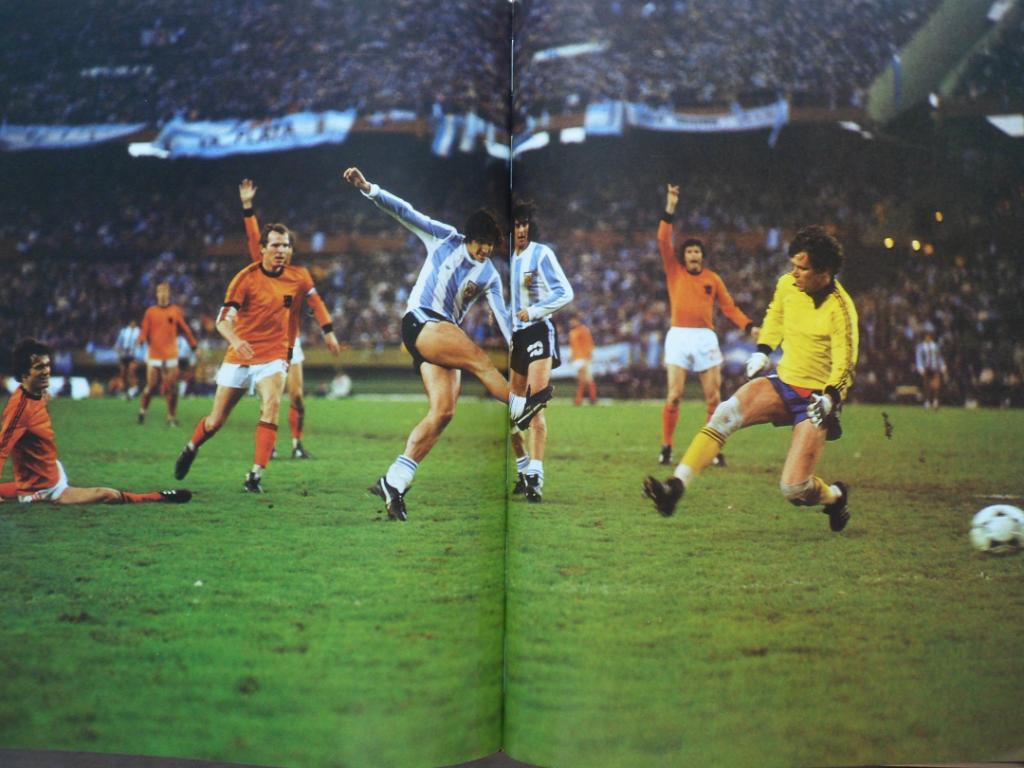 Ф.Беккенбауэр - фотоальбом Чемпионат мира по футболу 1978 (фото команд)+автограф 6