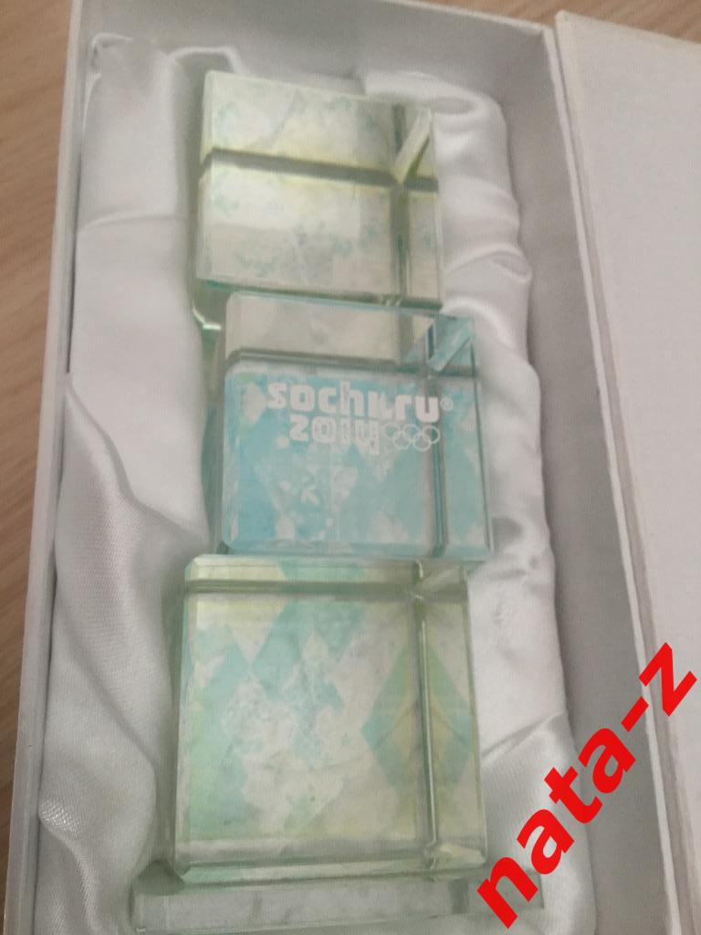 Сочи 2014 стеклянный сувенир «Образ игр» три кубика 2
