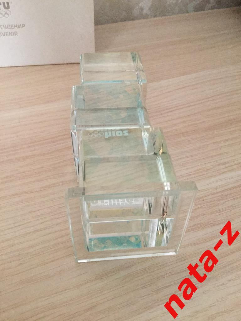 Сочи 2014 стеклянный сувенир «Образ игр» три кубика 6