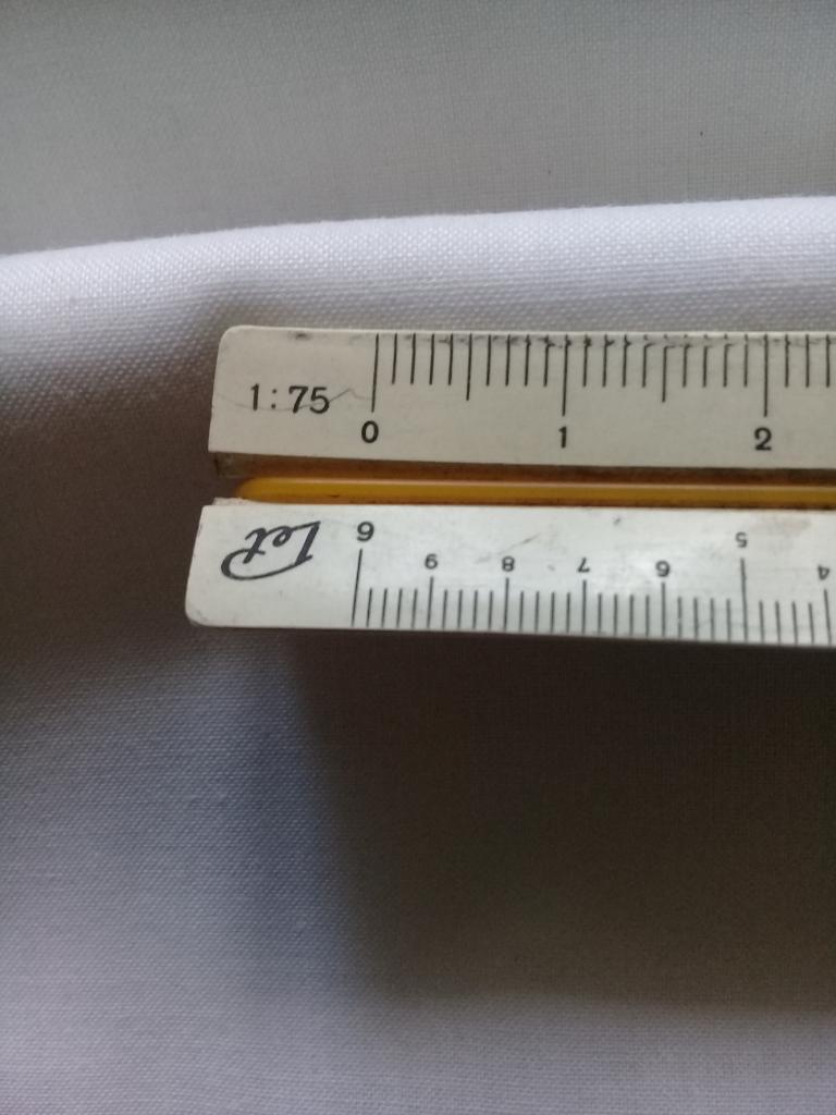 Линейка трёхгранная. С различными мерами длины (мм, см, дюймами и т.п.). 5