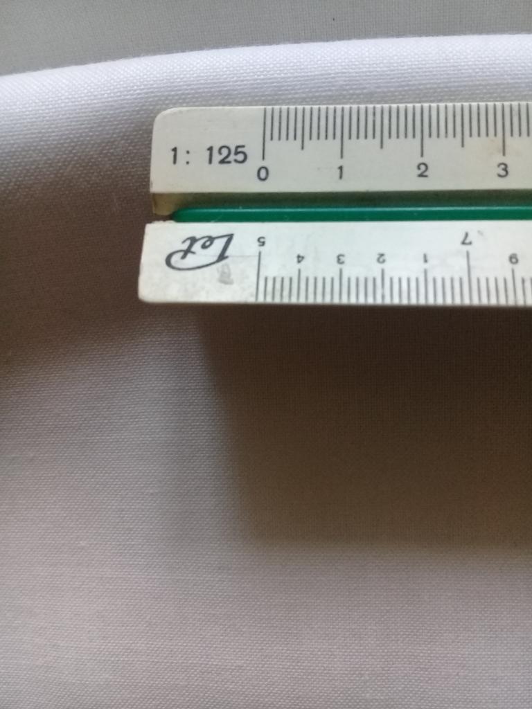 Линейка трёхгранная. С различными мерами длины (мм, см, дюймами и т.п.). 7