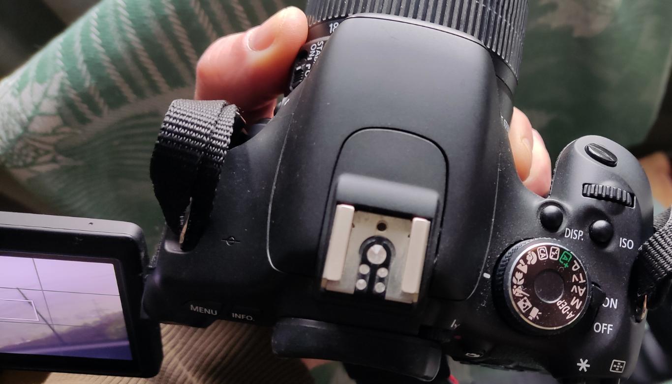 Фотоаппарат Canon EOS 600D, объектив Canon 18-55. В комплекте сумка карта SD зар 6
