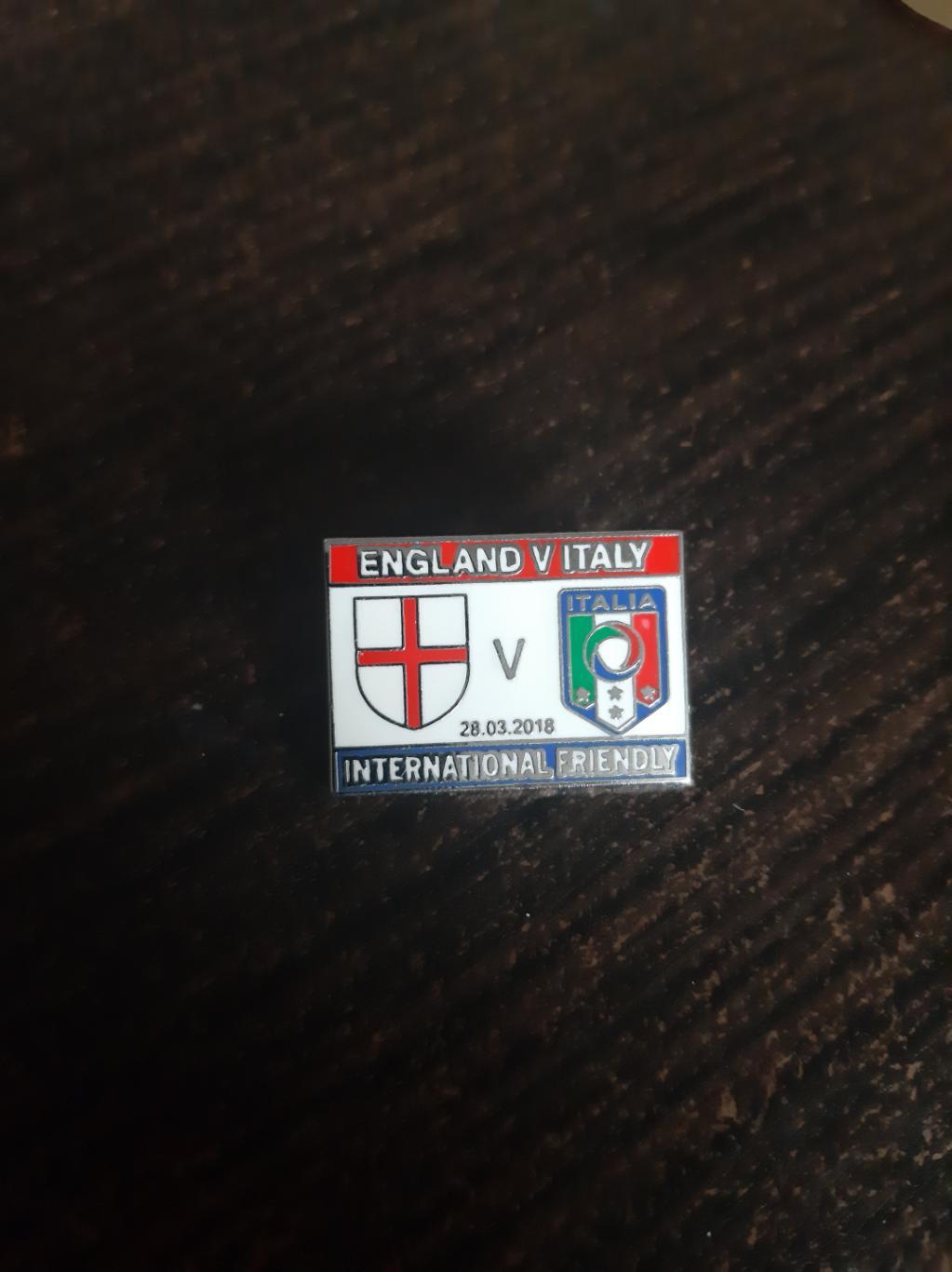 Знак матчевый англия - италия 2018