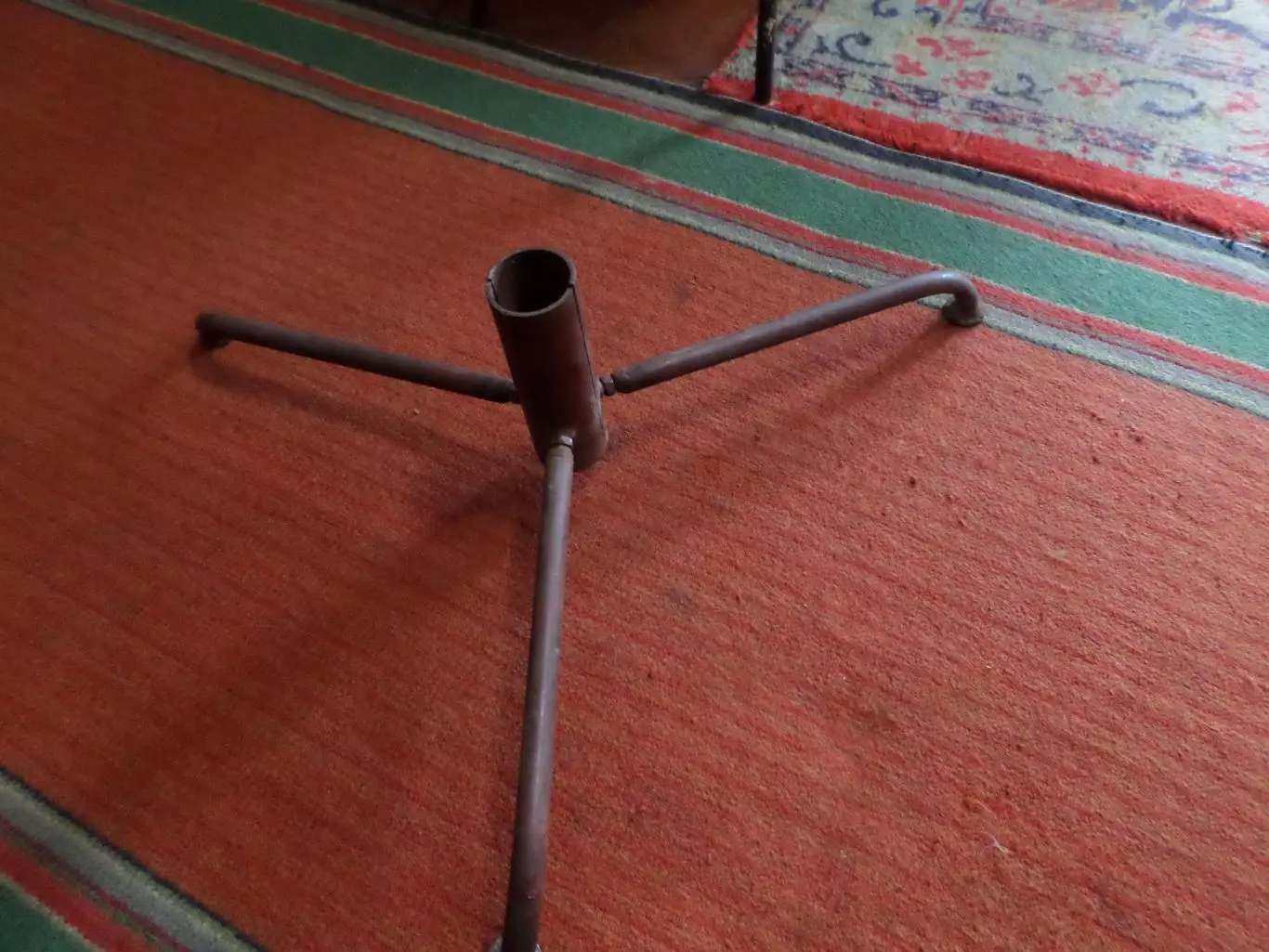 Подставка на елку на Новый год. Разборная, очень удобная.