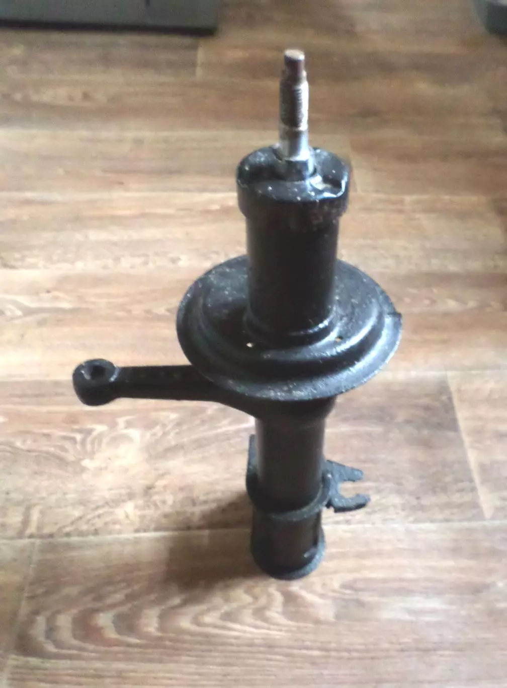 Передняя стойка (левая) амортизатора ВАЗ 2114