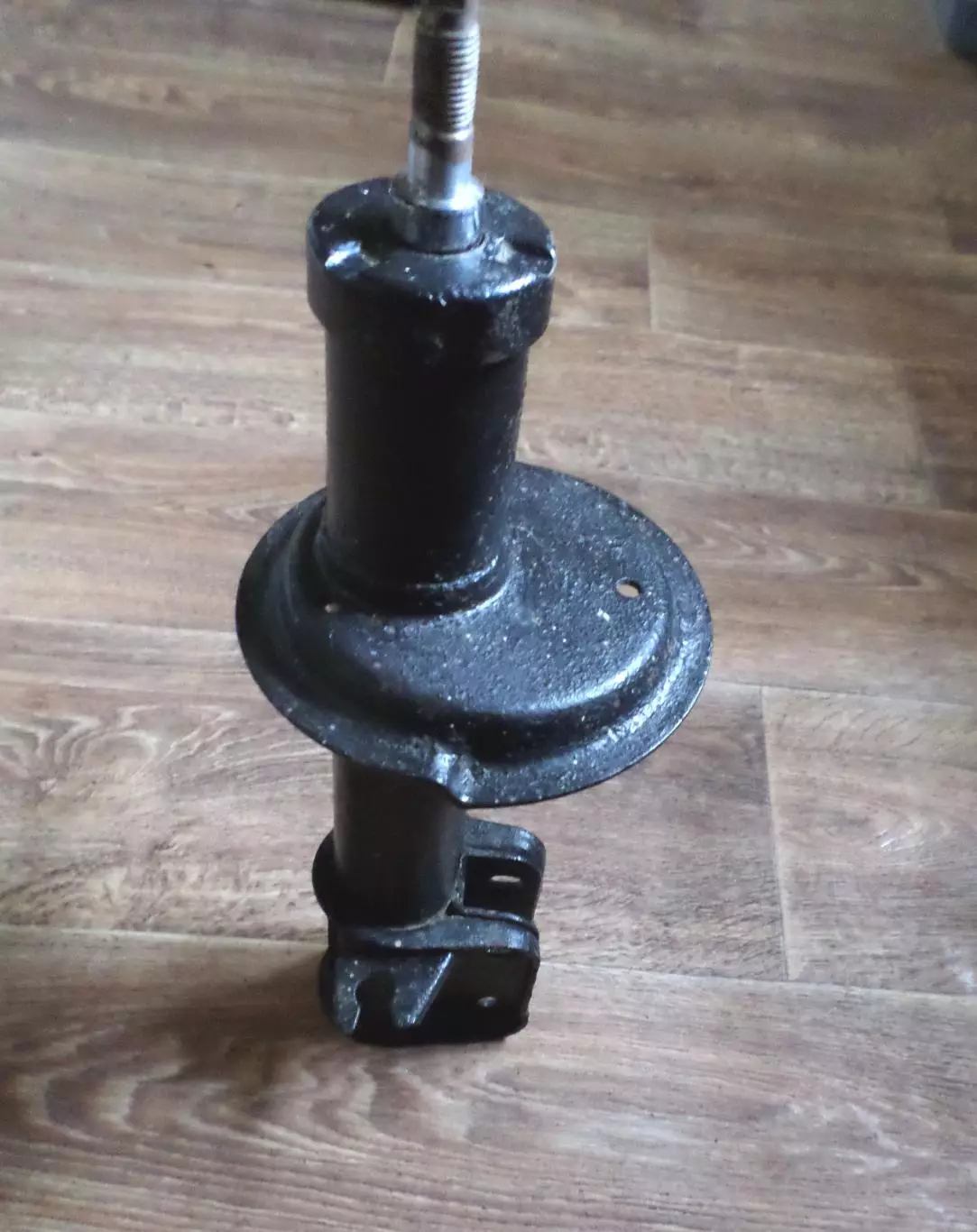 Передняя стойка (левая) амортизатора ВАЗ 2114 2