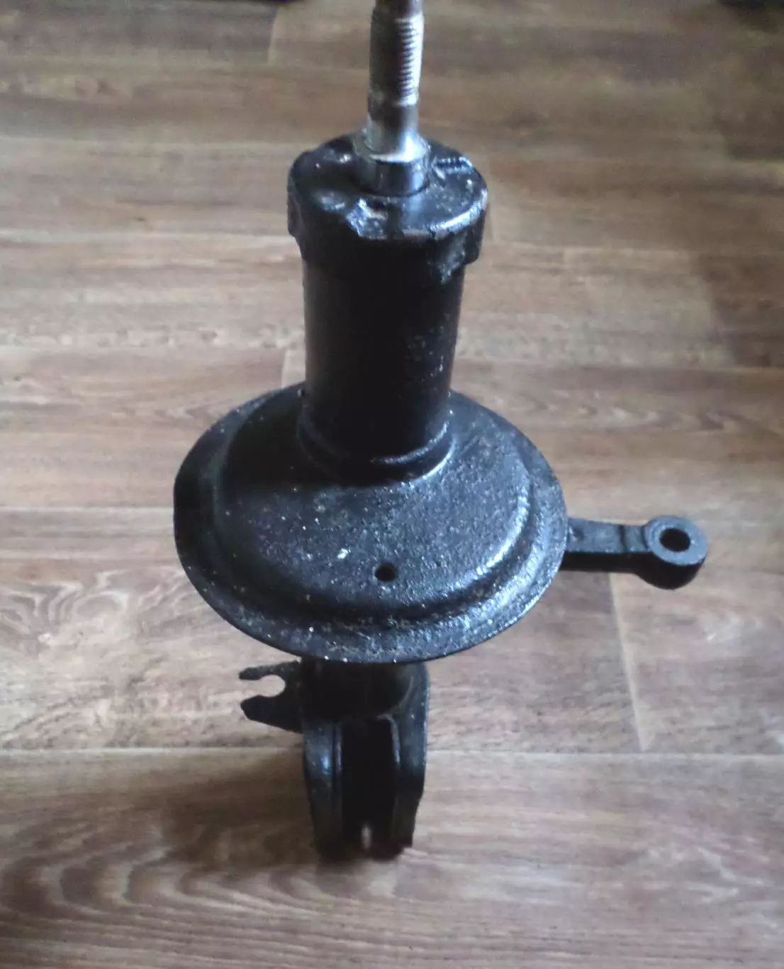 Передняя стойка (левая) амортизатора ВАЗ 2114 3