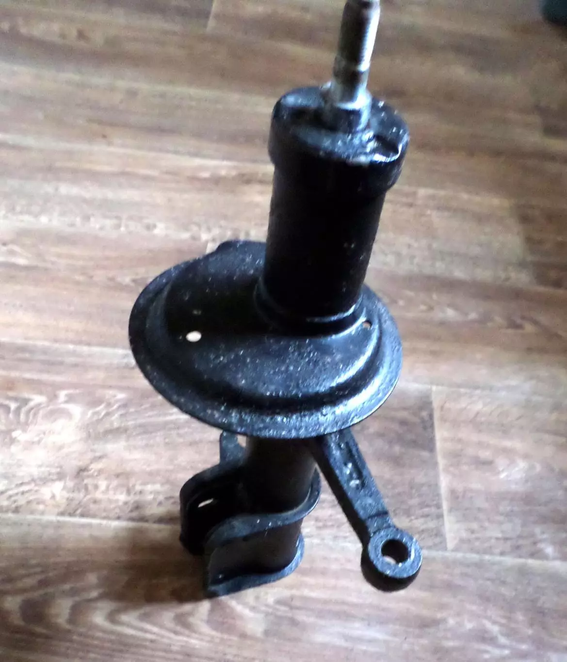 Передняя стойка (левая) амортизатора ВАЗ 2114 4