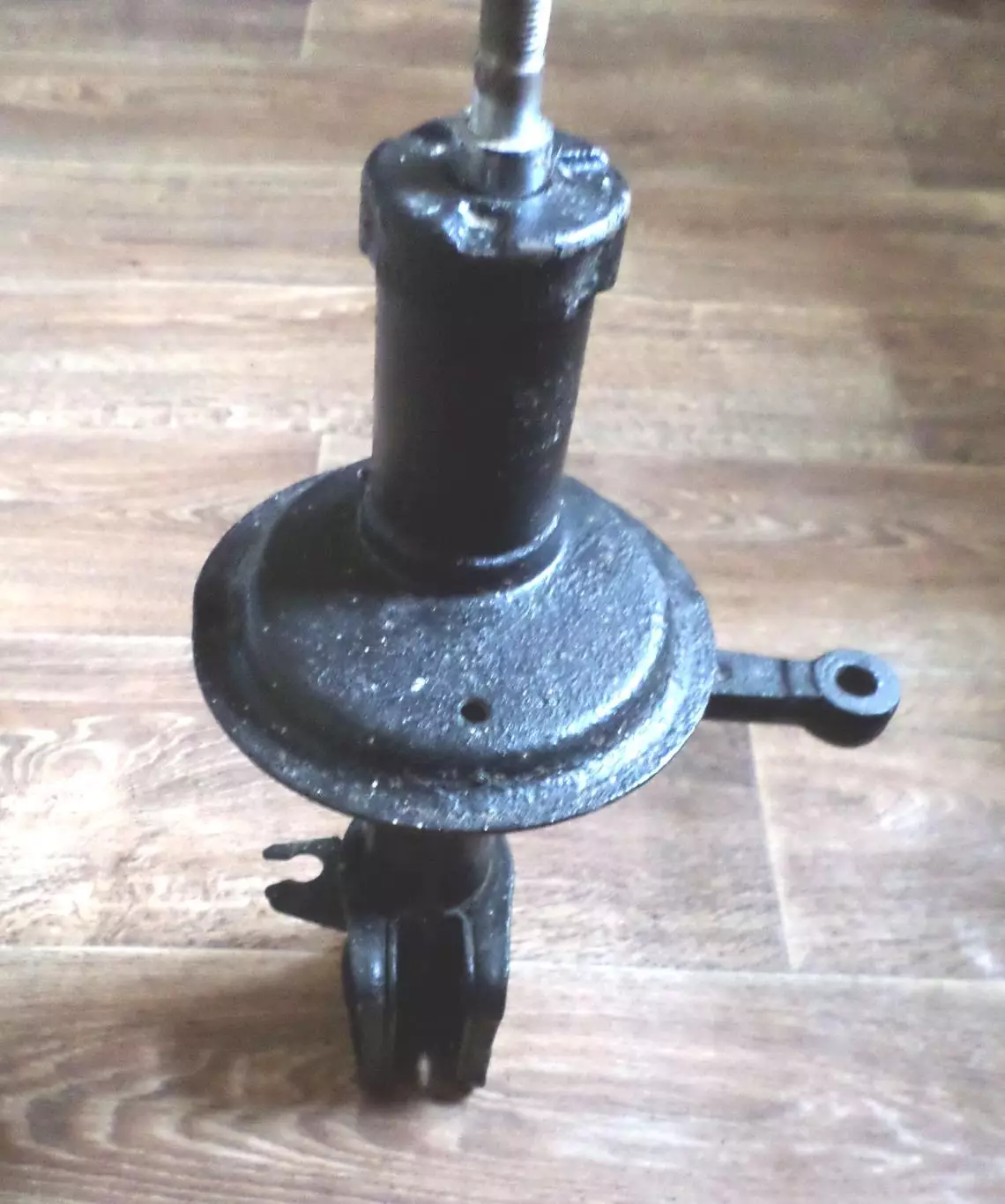 Передняя стойка (левая) амортизатора ВАЗ 2114 5