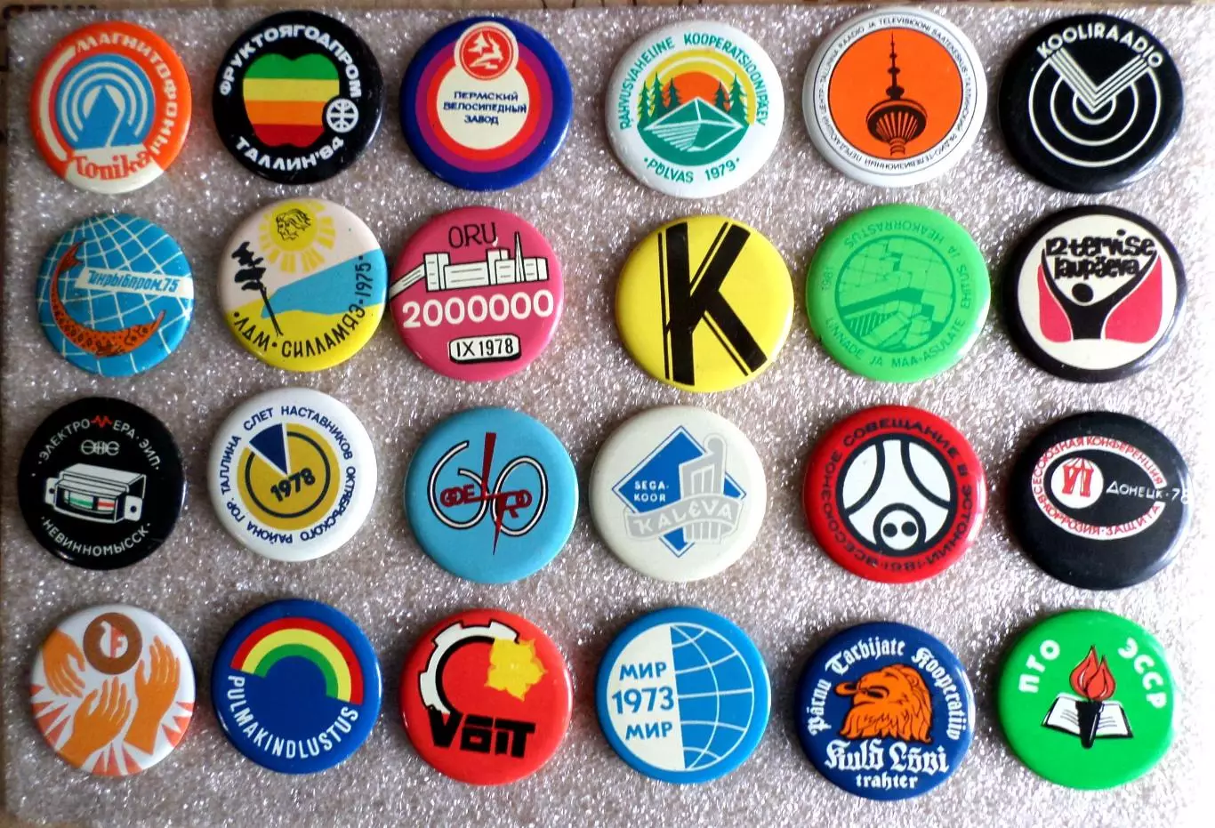 Слеты, фестивали, выставки и другие. Таллинн. Значки 42 мм «Норма» Norma металл.