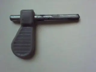 Шлямбур для пробивки дыр в стенах.