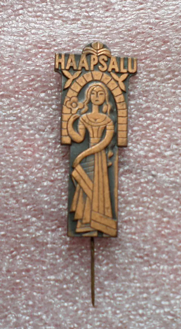 Хаапсалу. Девушка. Эстония. тяжелый.