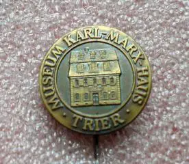 Трир. Германия. Дом музей Карла Маркса. тяжелый.