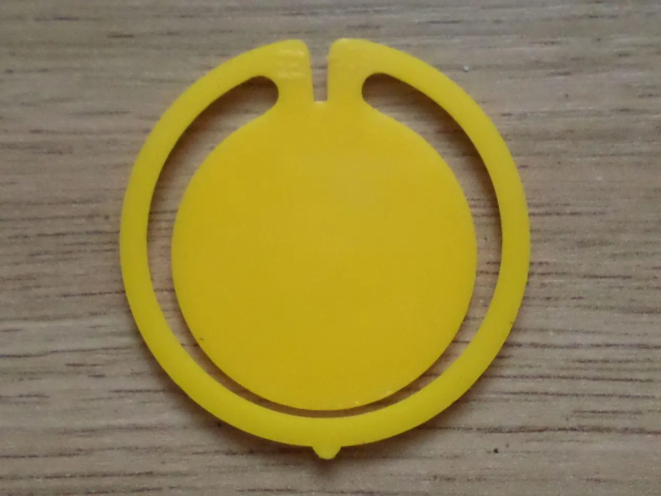 Mustam?e. Клуб любителей бега. Таллинн. (желтый). Изготовлен - завод Экопласт 1