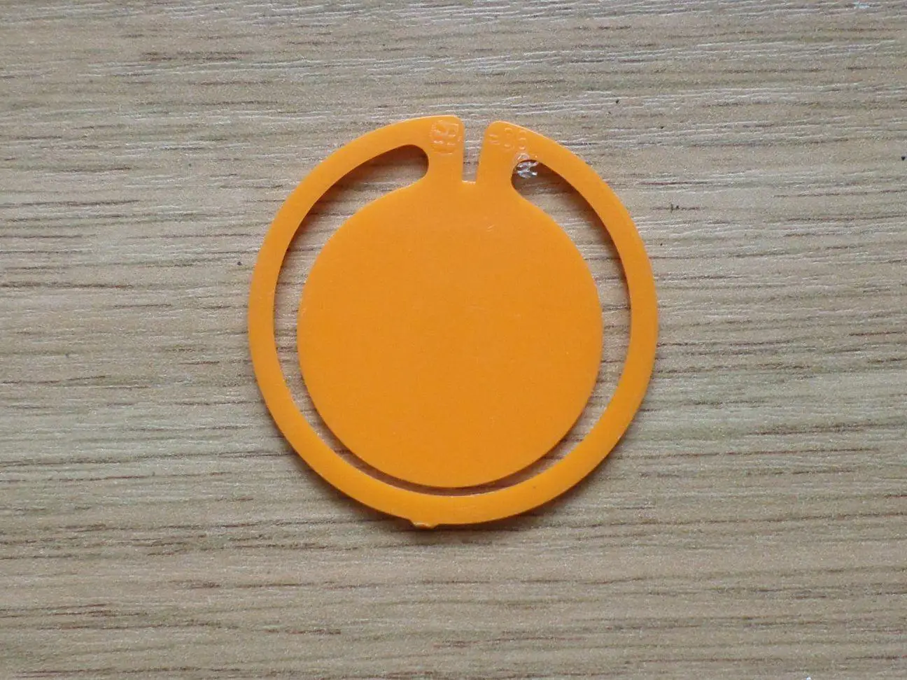 Таллин. Музыкальная арена Певческое поле. оранжевый.. Изготовлен - завод Экопл 1