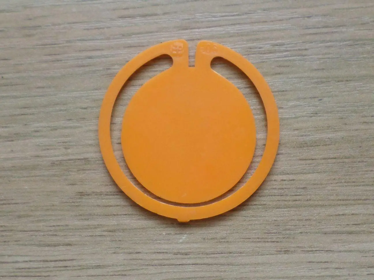 Тартусский университет. Тарту. Изготовлен - завод Экопласт Эстония. (оранжевый). 2