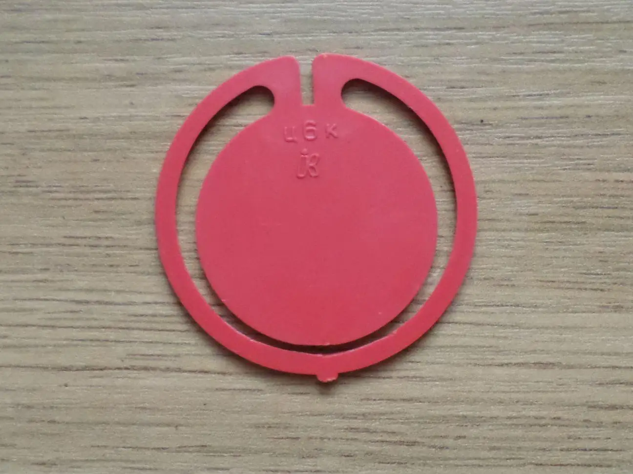 Завод телевизоров Электрон. Львов. Изготовлен -Экопласт Эстония. (красный) 1