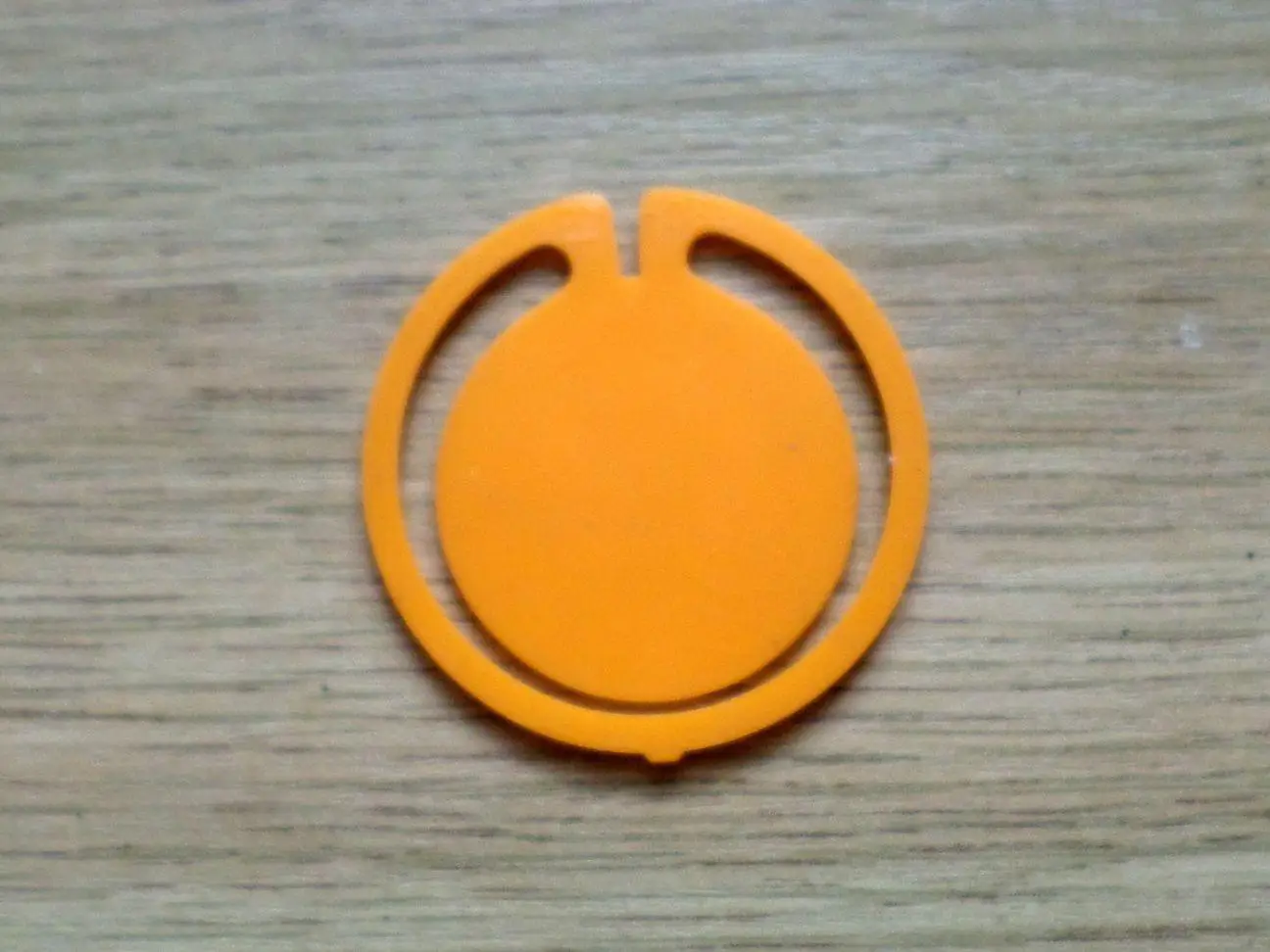 Вильянди . Изготовлен - завод Экопласт Эстония. (оранж). 2