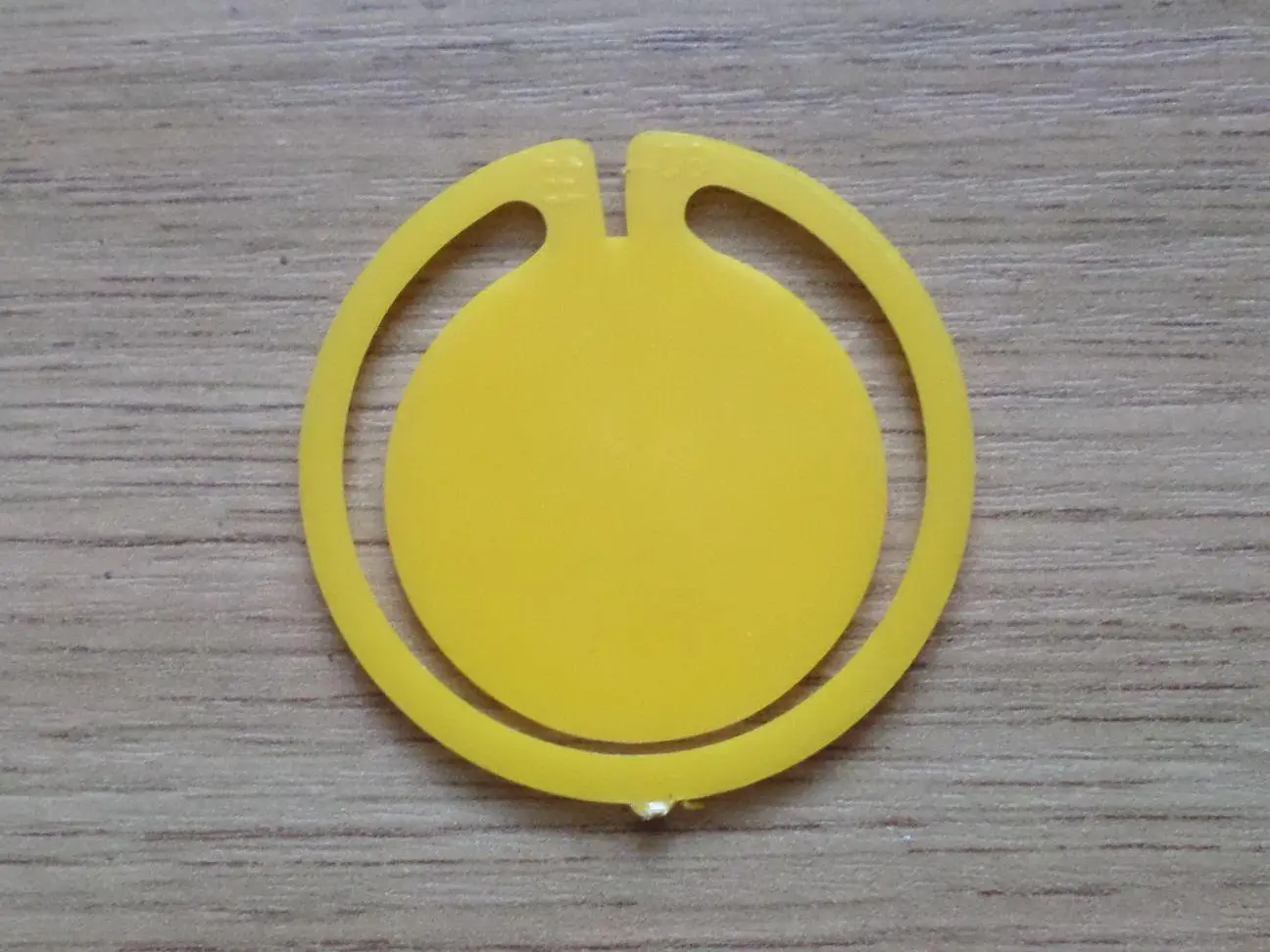 Интурист СССР. Изготовлен - завод Экопласт Эстония. (желтый). 2