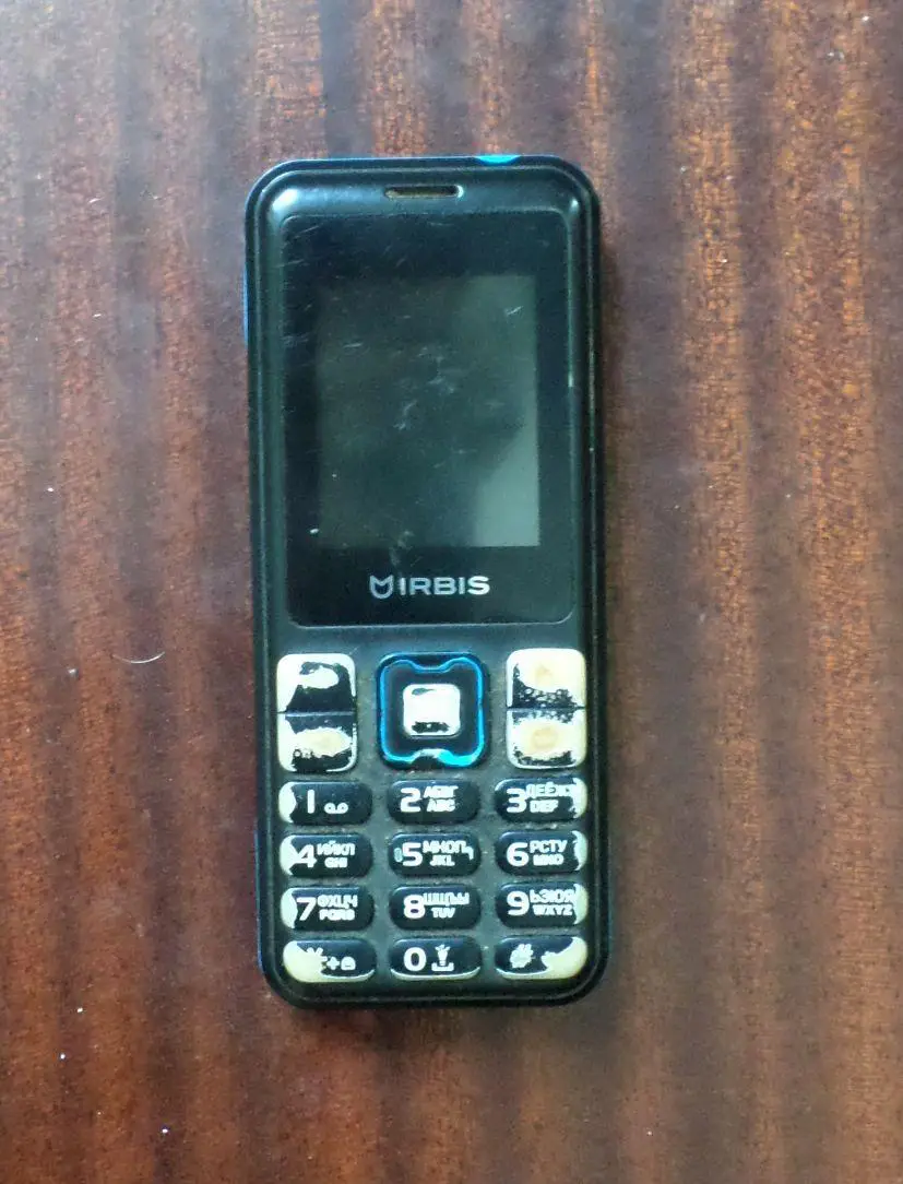 Мобильный телефон Ирбис на 2 симки. бу. без батареи. рабочий.