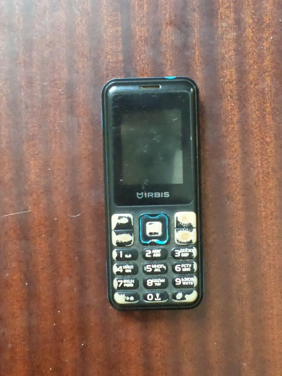 Мобильный телефон Ирбис на 2 симки. бу. без батареи. рабочий. 1