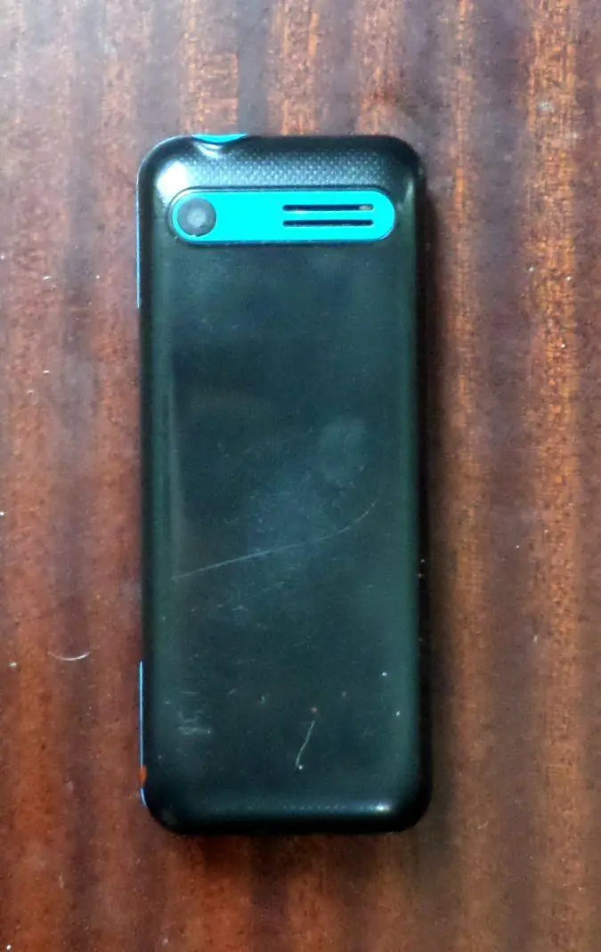 Мобильный телефон Ирбис на 2 симки. бу. без батареи. рабочий. 2