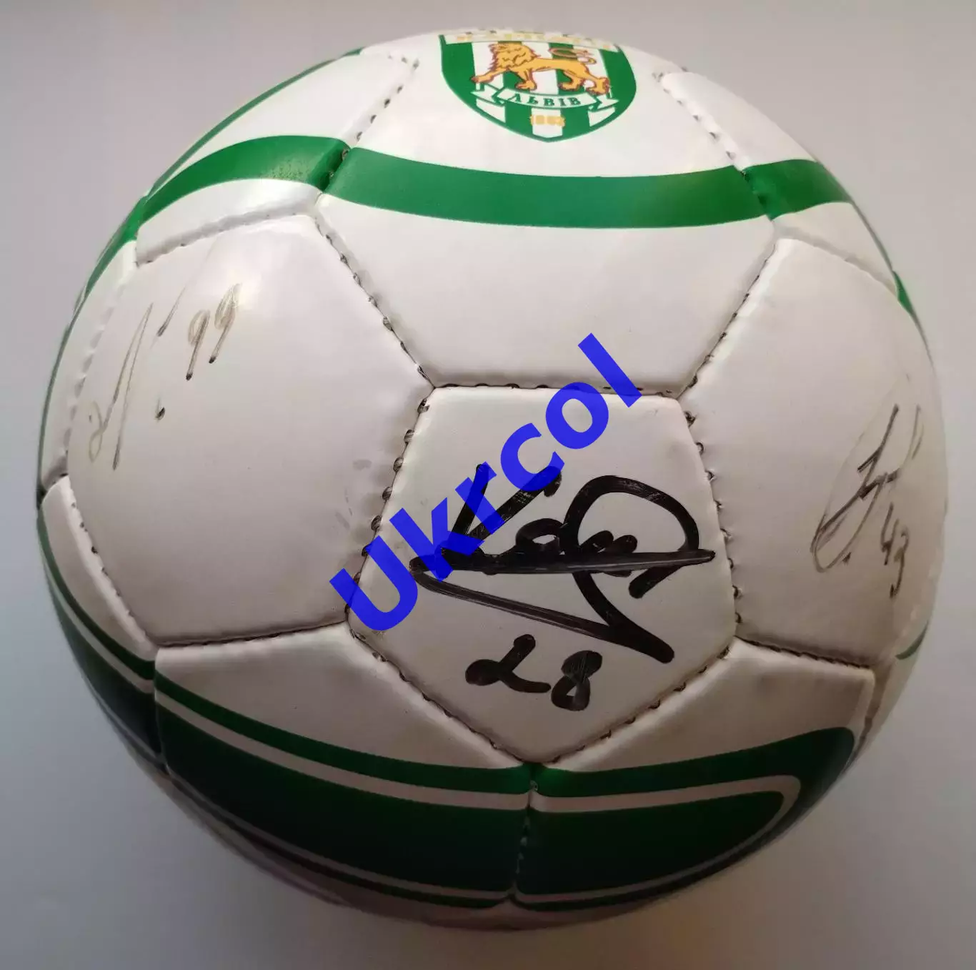 М'яч Карпати Львів Україна - 2010 оригінальні автографи гравців команди 3