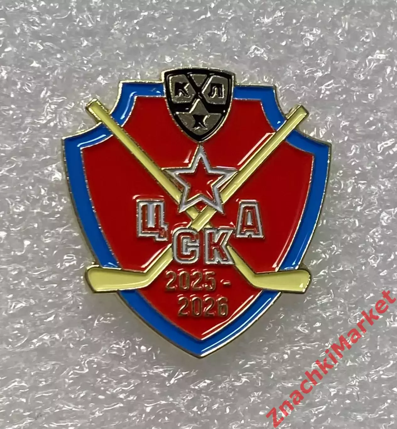 Хоккей КХЛ сезон 2025/26 ХК ЦСКА Москва, значок-1 (красный щит)