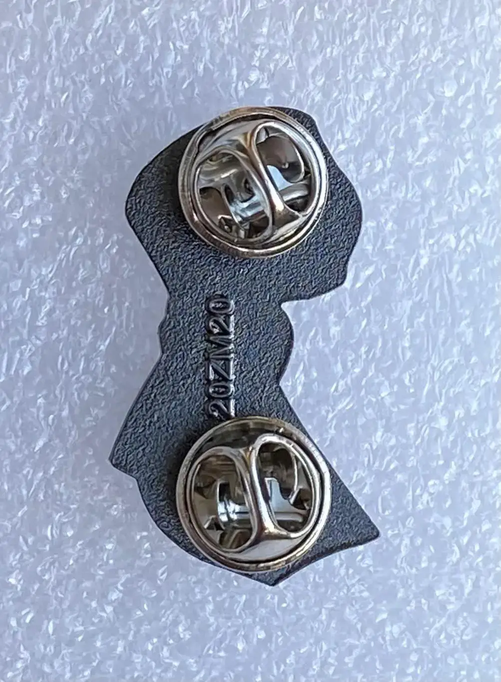 Рука с фанатским шарфом ФК Локомотив, значок 1