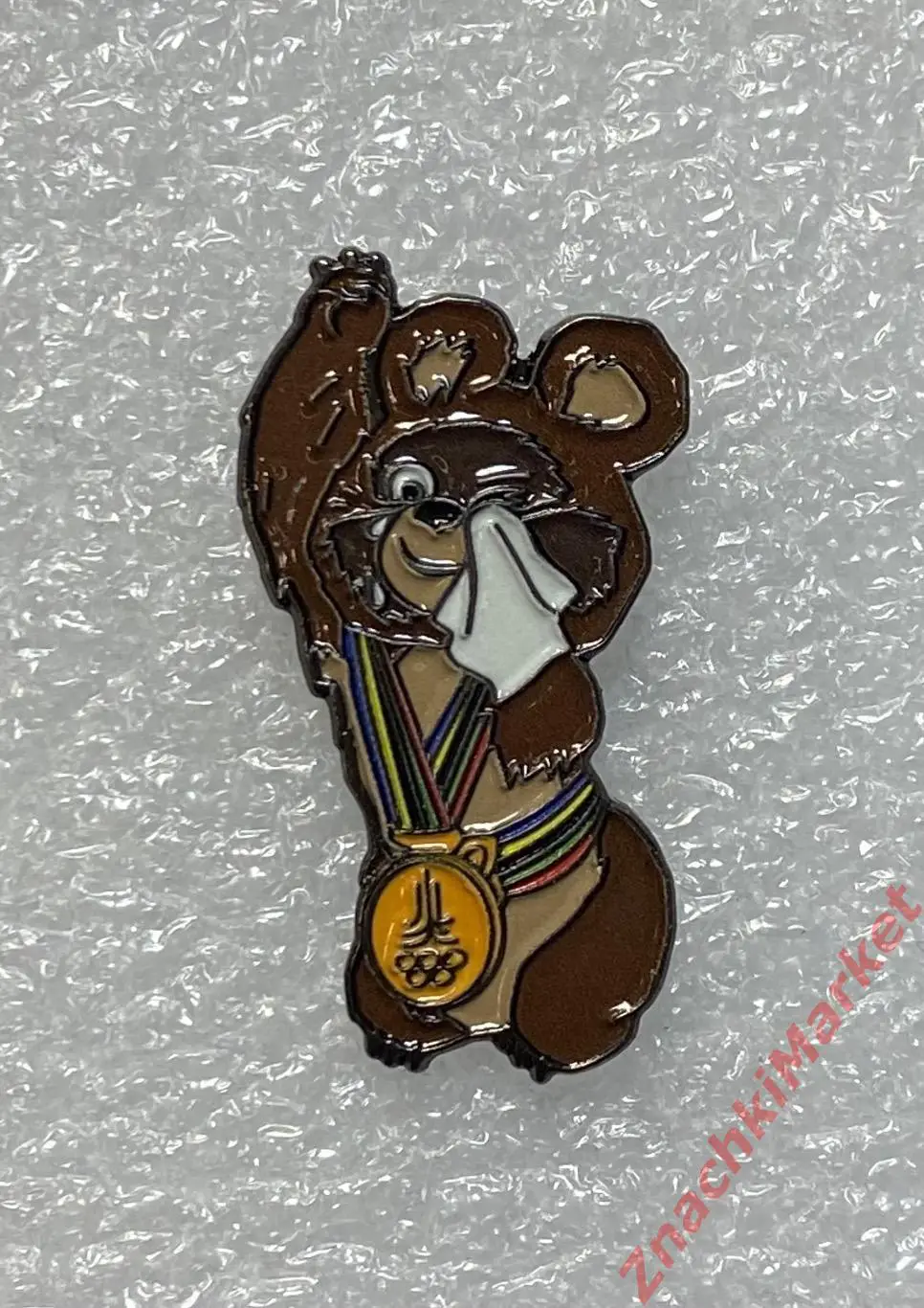 Олимпиада Москва-80 Олимпийский Мишка с медалью плачет и машет лапой, значок-1