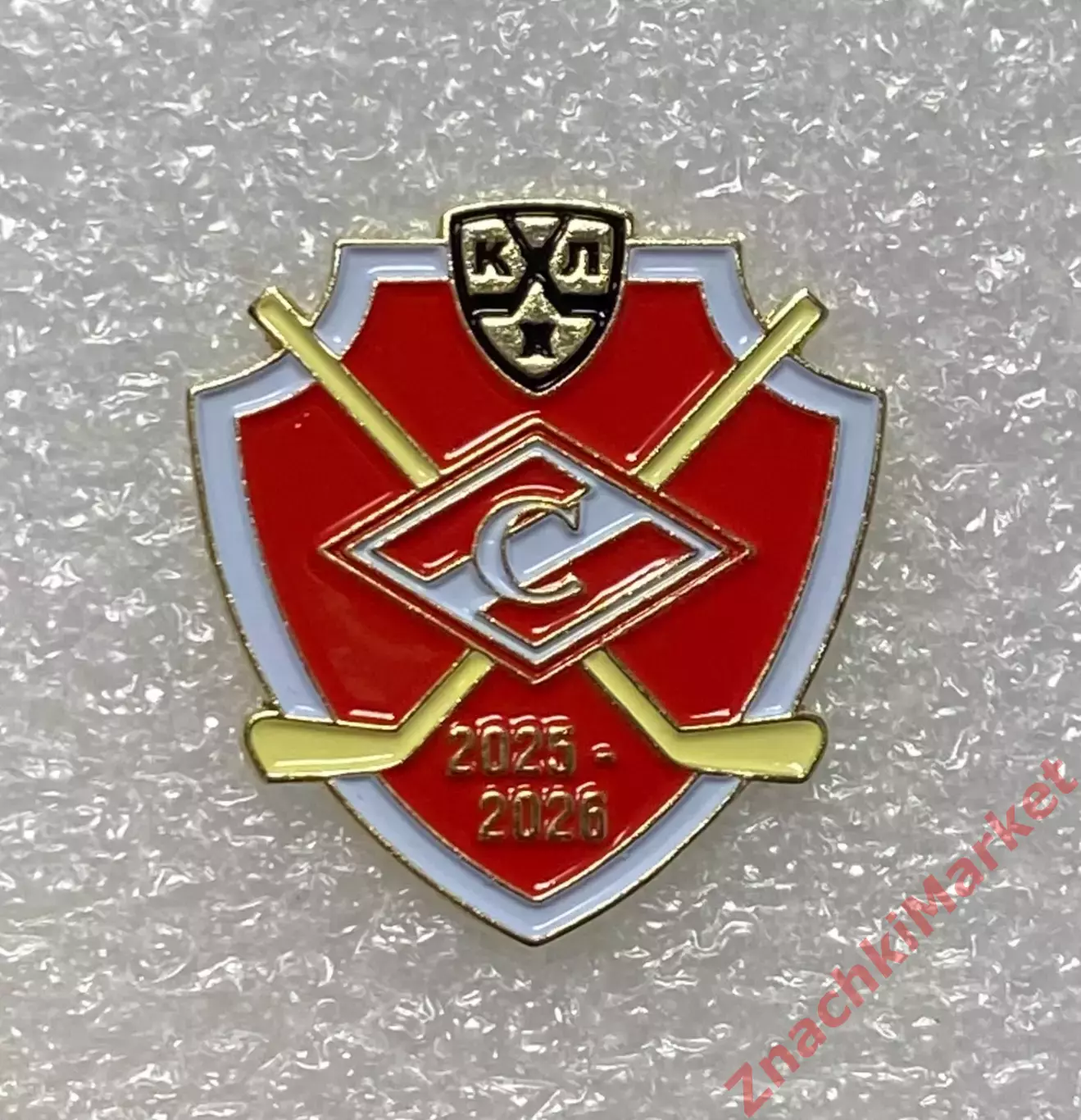 Хоккей КХЛ сезон 2025/26 ХК Спартак Москва, значок-1 (красный щит)